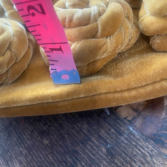 VINTAGE VELVET purse!! So FUN & UNIQUE- you'll be the only gal with this bag🤩 - Picture 6 of 15